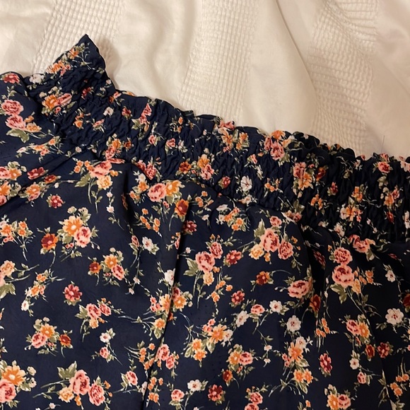 Off the shoulder floral top with tie - Picture 3 of 5